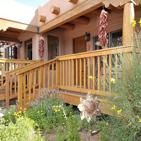 Casa Cuma Bed & Breakfast 3*